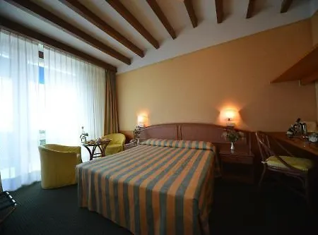 Santa Maria 3*